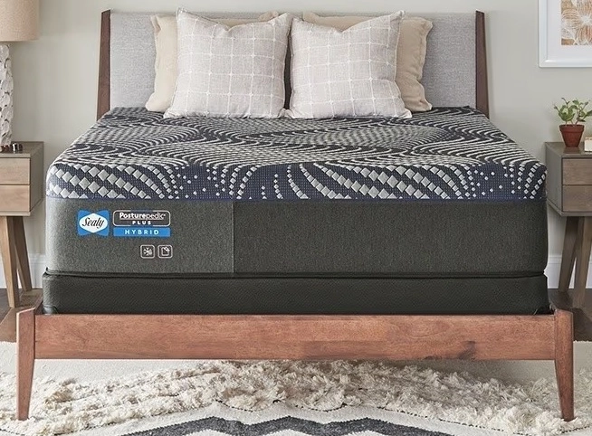 đệm Sealy Posturepedic hybrid trong phòng mẫu