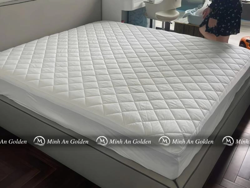 Dùng tấm bảo vệ nệm giặt được mỗi tuần