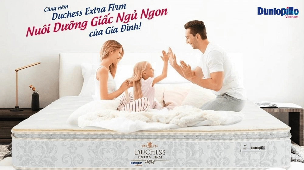 khách trải nghiệm đệm lò xo túi độc lập Dunlopillo
