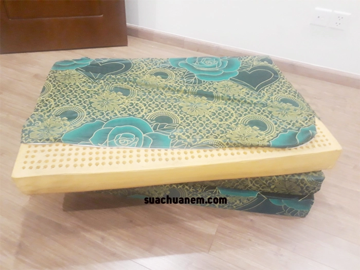 kiểm tra vỏ áo và nếp gấp nệm gấp 3