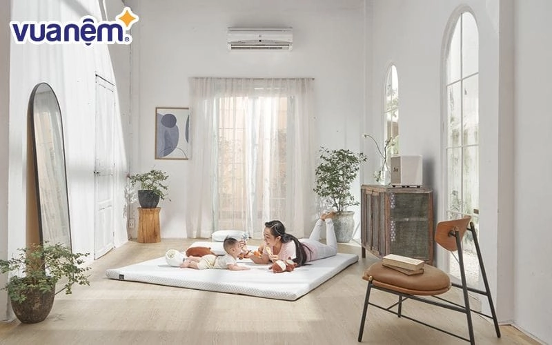 nệm nước cho trẻ sơ sinh so với quạt và điều hòa