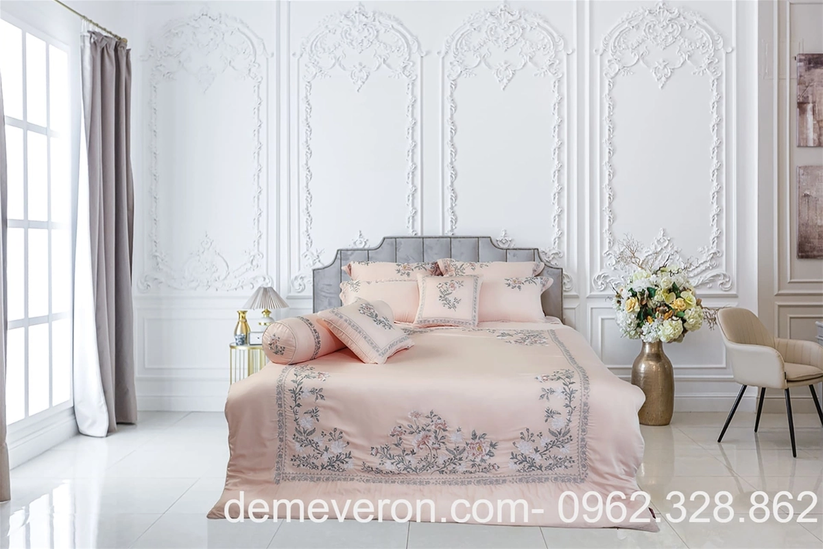 Nhân viên Everon tư vấn chọn đệm theo ngân sách