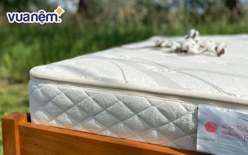 phơi nệm Hanvico cạnh cửa sổ nắng nhẹ