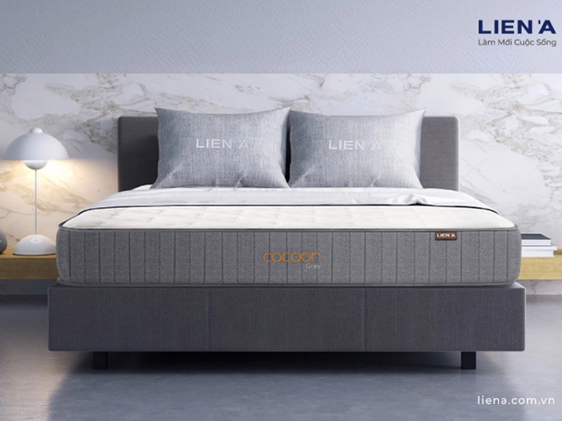 phòng ngủ hiện đại với nệm lò xo túi Liên Á 25cm