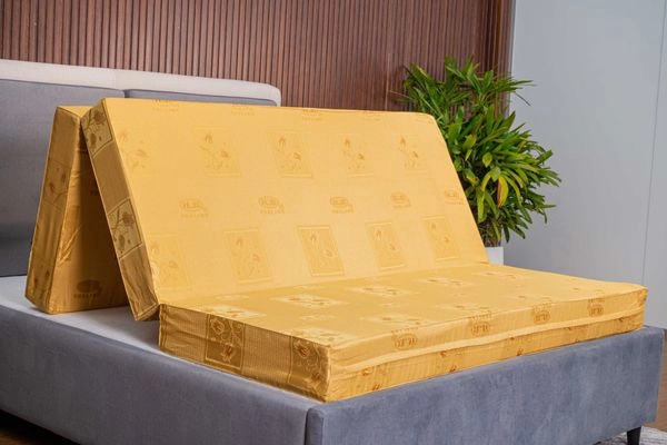 phòng trọ dùng nệm bông ép gấp gọn