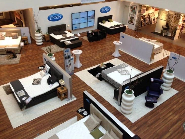 showroom nệm Liên Á với nhiều mẫu trưng bày