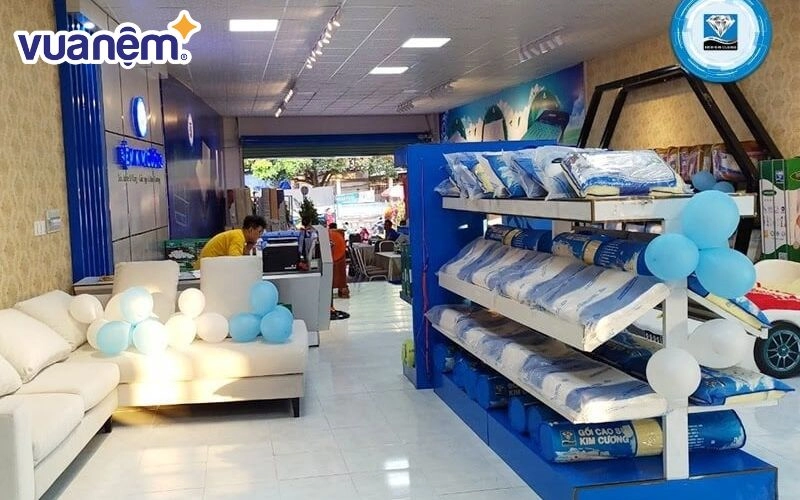 showroom Nệm Ưu Việt trưng bày nhiều mẫu