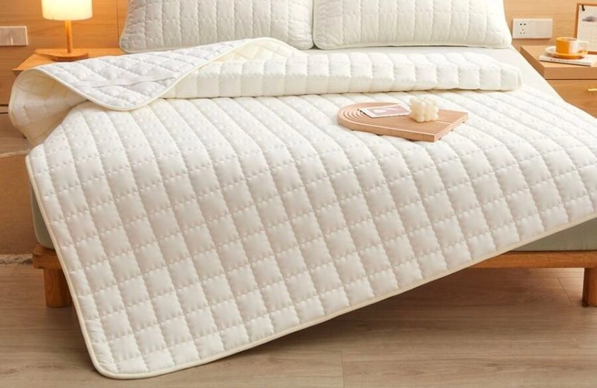 Tấm bảo vệ nệm chống thấm cho cũi em bé