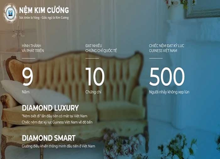 tem chứng nhận trên Nệm Kim Cương Titanium chụp cận cảnh