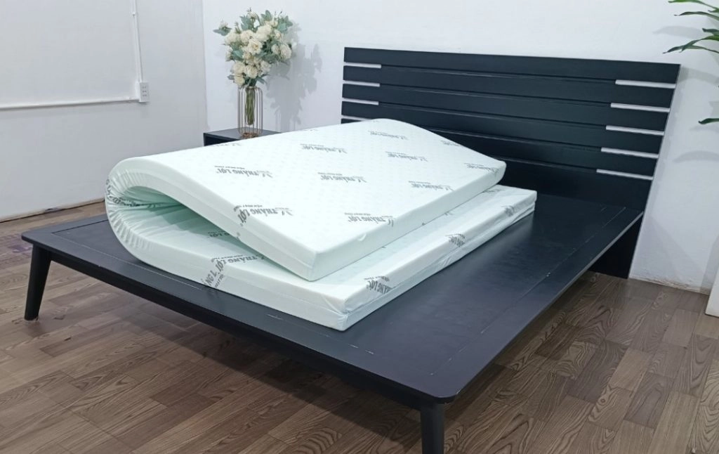 thử đàn hồi nệm cao su hoạt tính tại cửa hàng