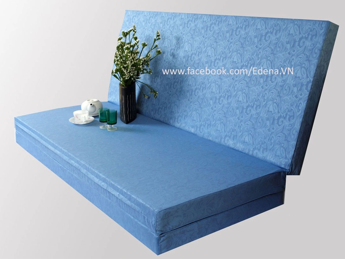 thử nệm foam và bông ép tại showroom