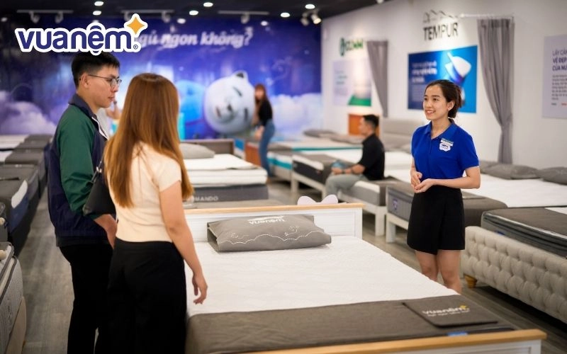 Trải nghiệm nằm thử nệm Vạn Thành tại showroom