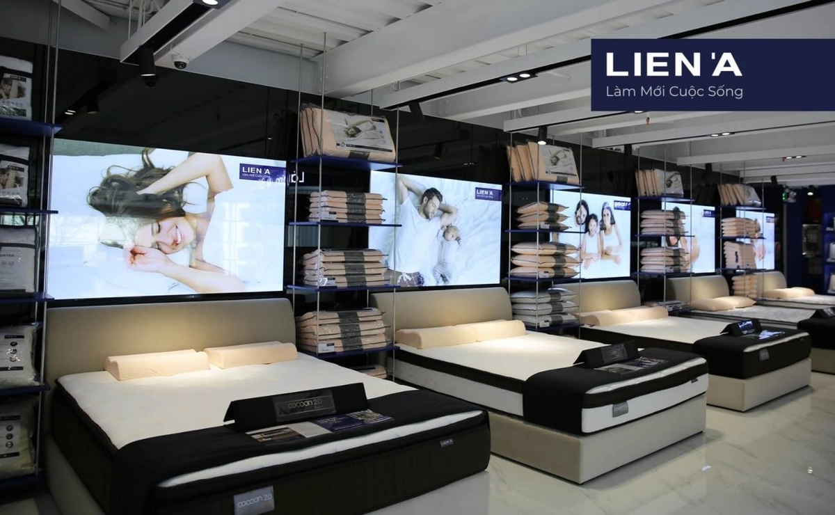 trải nghiệm nệm lò xo Liên Á tại showroom