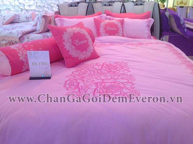 tư vấn chọn chăn ga gối đệm tại showroom Everon