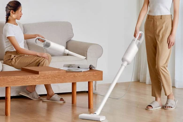 vệ sinh topper Oyasumi với máy hút bụi cầm tay